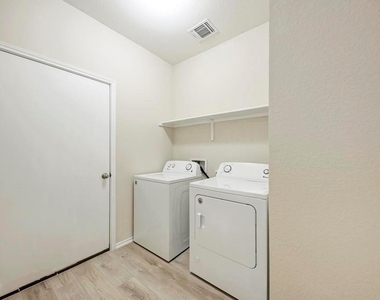 3602 Conyers Ln - Photo Thumbnail 27
