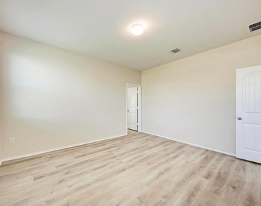 3602 Conyers Ln - Photo Thumbnail 17
