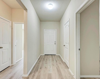 3602 Conyers Ln - Photo Thumbnail 4