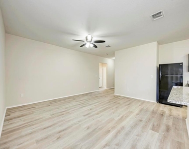 3602 Conyers Ln - Photo Thumbnail 7