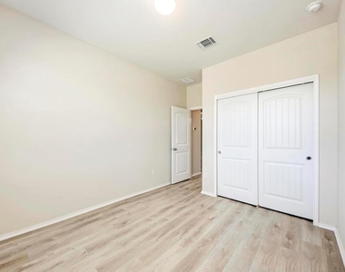 3602 Conyers Ln - Photo Thumbnail 22