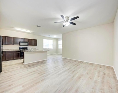 3602 Conyers Ln - Photo Thumbnail 5