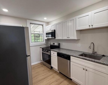 2810 E Chase Street - Photo Thumbnail 9