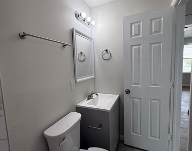 2810 E Chase Street - Photo Thumbnail 16