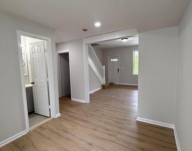 2810 E Chase Street - Photo Thumbnail 7