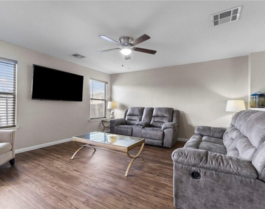 18425 Crestwind Ln - Photo Thumbnail 7