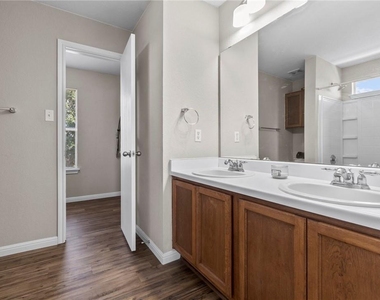 18425 Crestwind Ln - Photo Thumbnail 24
