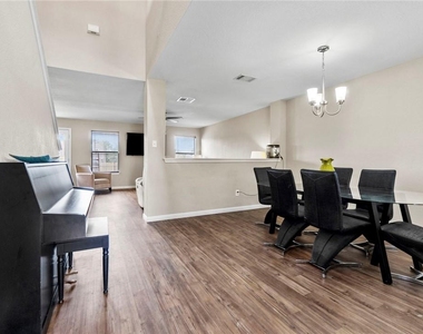 18425 Crestwind Ln - Photo Thumbnail 11
