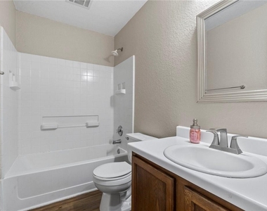 18425 Crestwind Ln - Photo Thumbnail 16