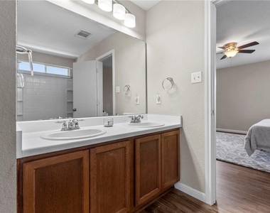 18425 Crestwind Ln - Photo Thumbnail 23
