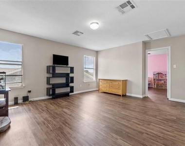 18425 Crestwind Ln - Photo Thumbnail 17