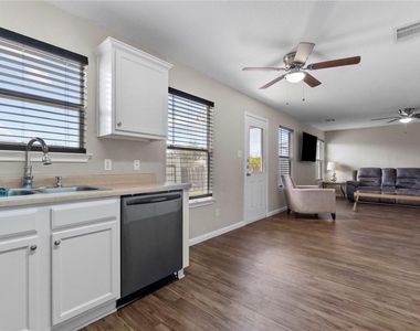 18425 Crestwind Ln - Photo Thumbnail 8