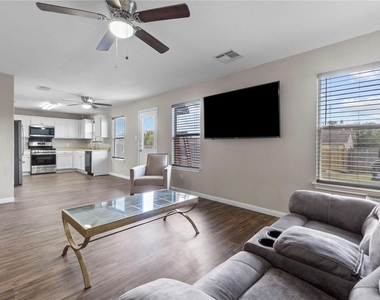 18425 Crestwind Ln - Photo Thumbnail 5