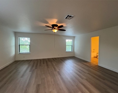 821 New Bridge Dr - Photo Thumbnail 10