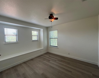 821 New Bridge Dr - Photo Thumbnail 12