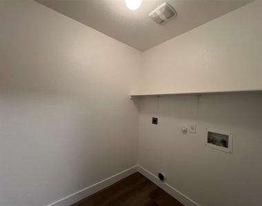821 New Bridge Dr - Photo Thumbnail 11