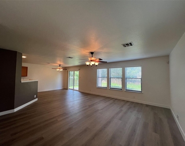 821 New Bridge Dr - Photo Thumbnail 3