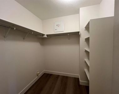 821 New Bridge Dr - Photo Thumbnail 9