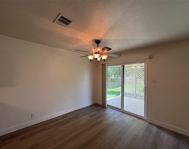 821 New Bridge Dr - Photo Thumbnail 7