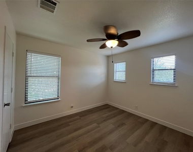 821 New Bridge Dr - Photo Thumbnail 14