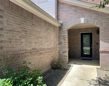 821 New Bridge Dr - Photo Thumbnail 1