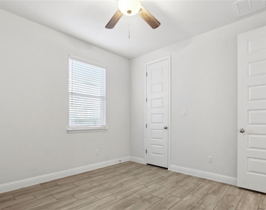 117 Draco St - Photo Thumbnail 16