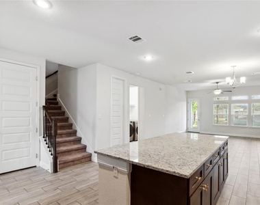 117 Draco St - Photo Thumbnail 9