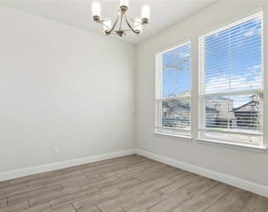 117 Draco St - Photo Thumbnail 3