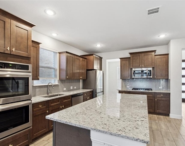 117 Draco St - Photo Thumbnail 8