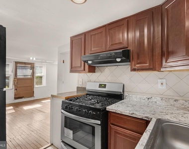 931 Saint Paul St Street - Photo Thumbnail 8