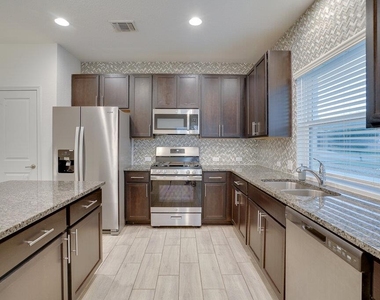 9015 Looksee Ln - Photo Thumbnail 5