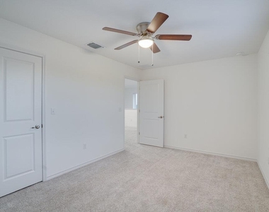 9015 Looksee Ln - Photo Thumbnail 7