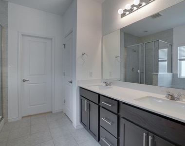 9015 Looksee Ln - Photo Thumbnail 15