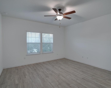 9015 Looksee Ln - Photo Thumbnail 13