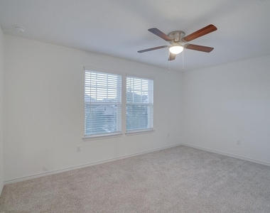 9015 Looksee Ln - Photo Thumbnail 6