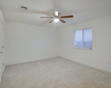 9015 Looksee Ln - Photo Thumbnail 11