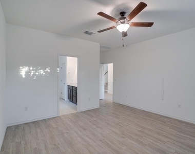 9015 Looksee Ln - Photo Thumbnail 14