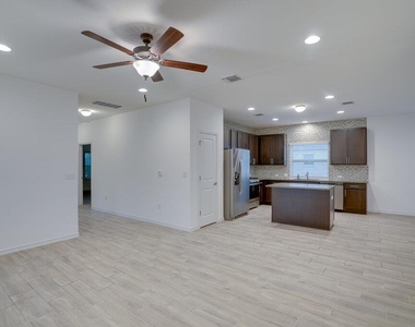 9015 Looksee Ln - Photo Thumbnail 4