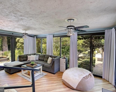 1169 Latrobe Drive - Photo Thumbnail 13