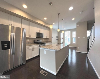 2830 Marvin Lane - Photo Thumbnail 5