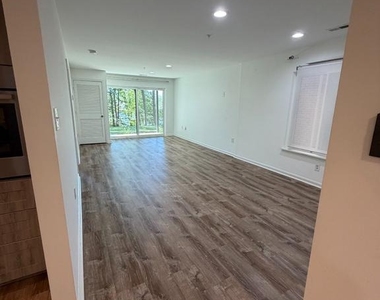 2900 Shipmaster Way - Photo Thumbnail 10