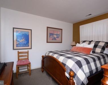 301 Burnside Street - Photo Thumbnail 7