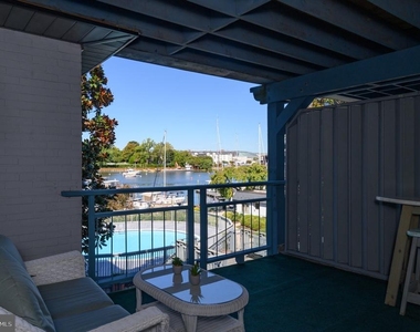 301 Burnside Street - Photo Thumbnail 10