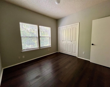 5309 Indio Dr - Photo Thumbnail 9