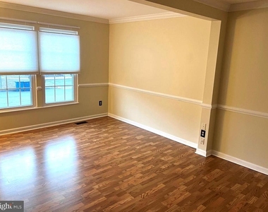 110 Abelia Drive - Photo Thumbnail 4