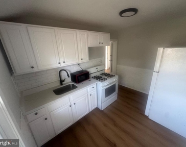 2707 W 4th Street - Photo Thumbnail 3