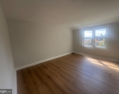 2707 W 4th Street - Photo Thumbnail 6