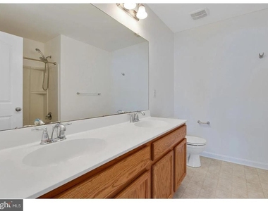 657 Jacobsen Circle - Photo Thumbnail 11