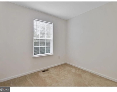 657 Jacobsen Circle - Photo Thumbnail 14