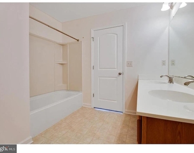 657 Jacobsen Circle - Photo Thumbnail 5